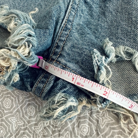 ZARA Button Fly Blue Denim Distressed Cut Off Frayed Shorts Size 4 - Picture 7 of 7